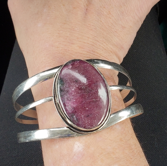 New Ruby Zoisite 925 Silver Cuff Bracelet. - Picture 9 of 16